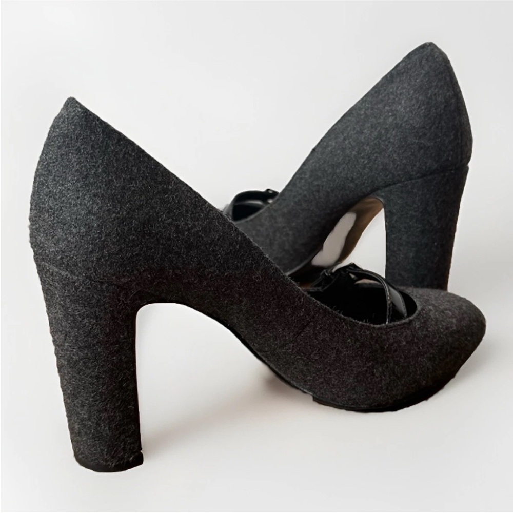 (7.5.) NINE WEST Dark Gray Textile Tall Heeled Shoes w/ Patent Leather - Picture 4 of 12